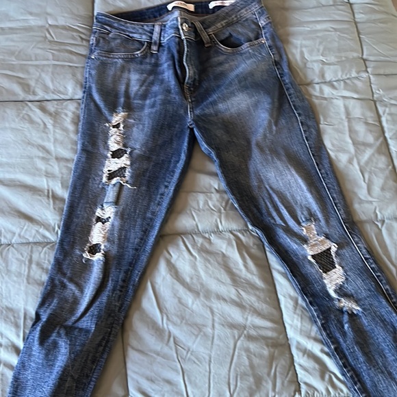 Guess ankle jeans with fishnet in them - Picture 3 of 6